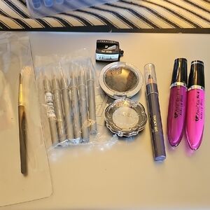 Makeup Set ( Eyeliners, Eye Shadow, Lip Gloss, Lip Brush, Sharpener)